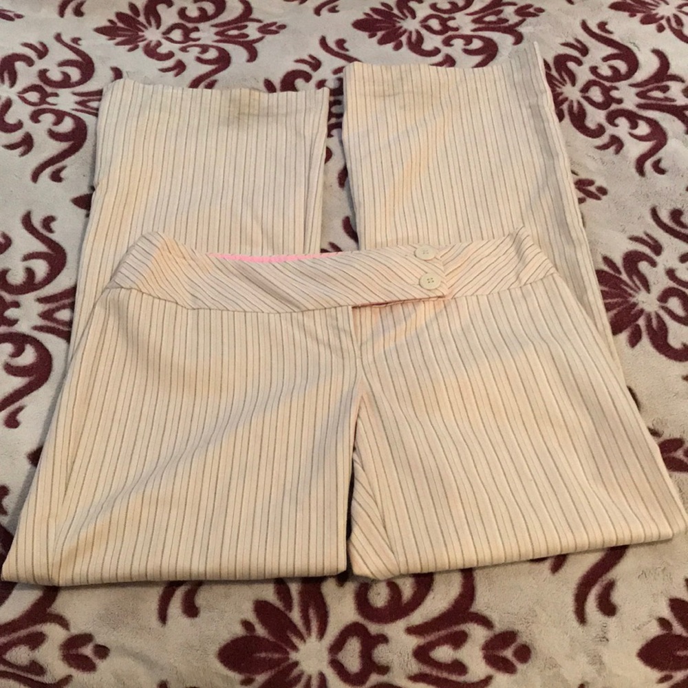 Beige khaki dress pants. ✨